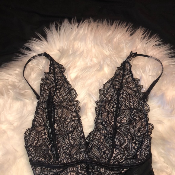 Shear lace teddy bodysuit - Picture 3 of 4